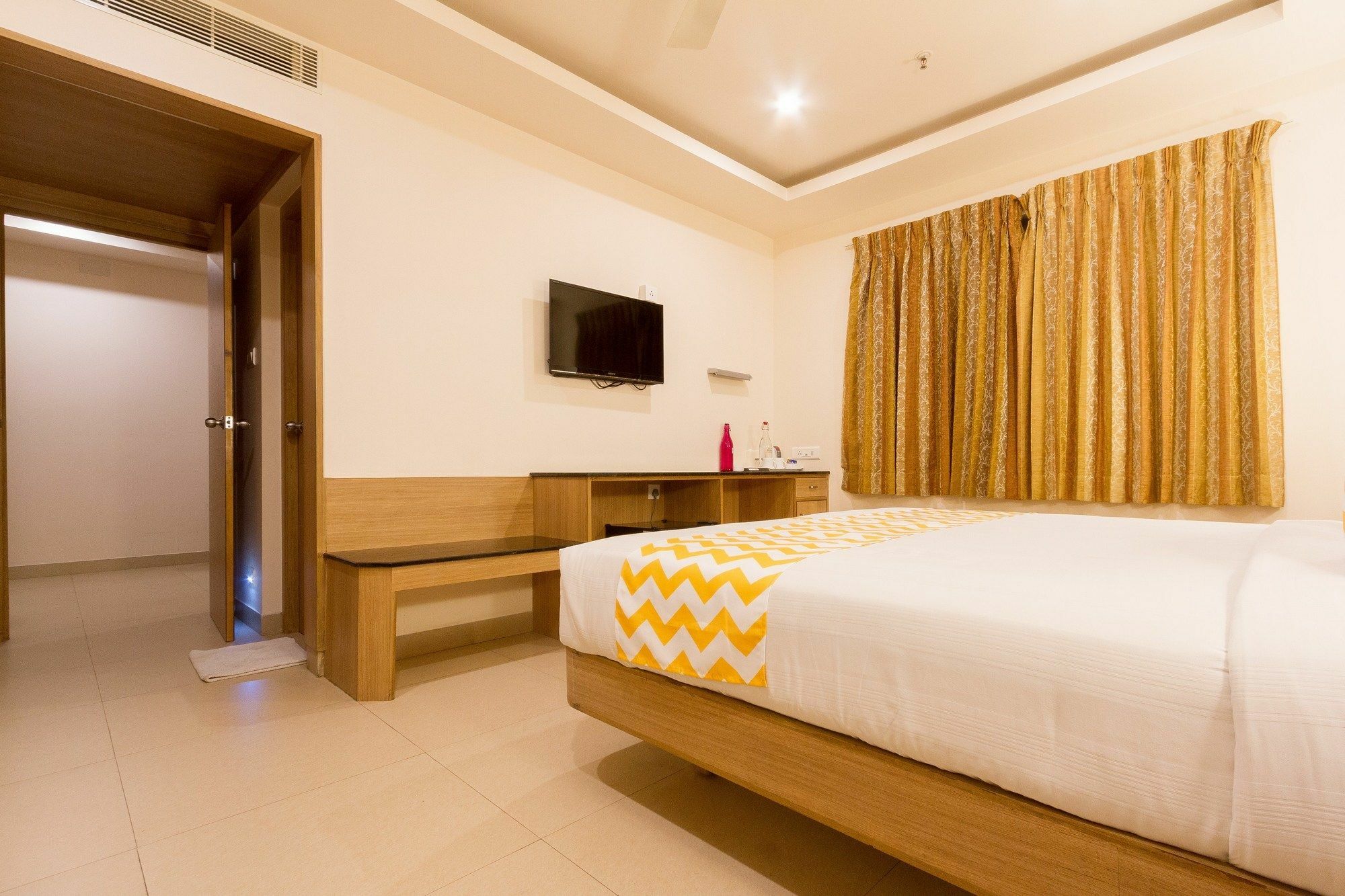 קוימבטור Fabhotel Prime Royal Castle Gandhipuram מראה חיצוני תמונה